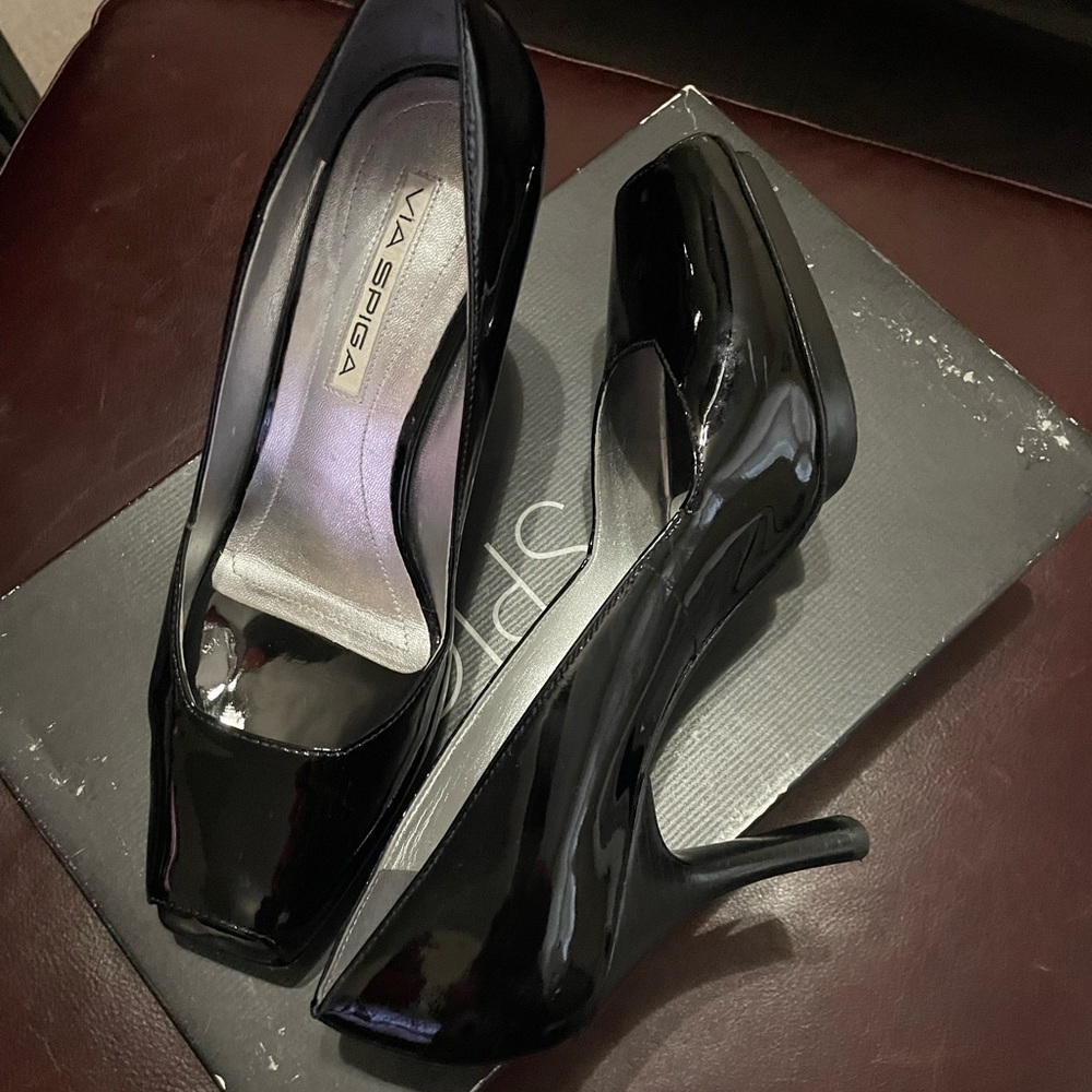 VIA SPIGA - black patent leather peep toe. Size 8